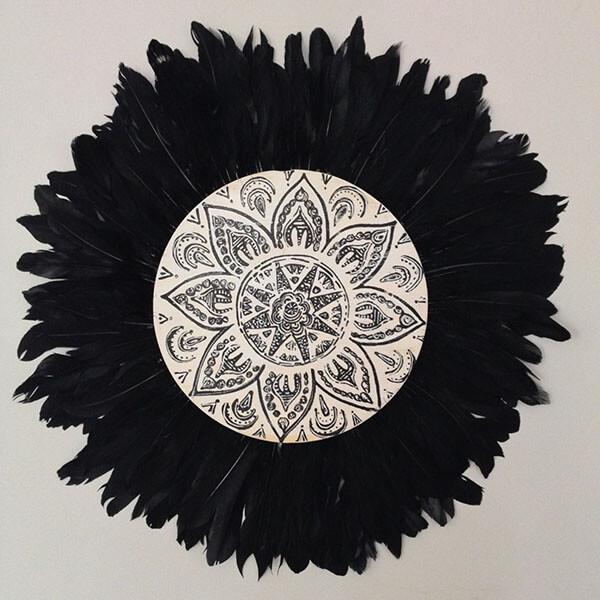 round white-black and shell wall art
